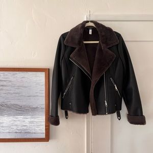 Faux fur collar & leather jacket